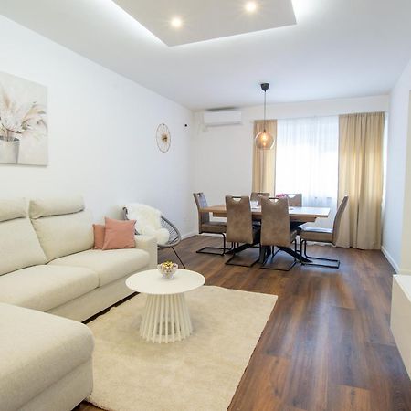 Apartman Valentina - Self Check In And Check Out Otocac Bagian luar foto