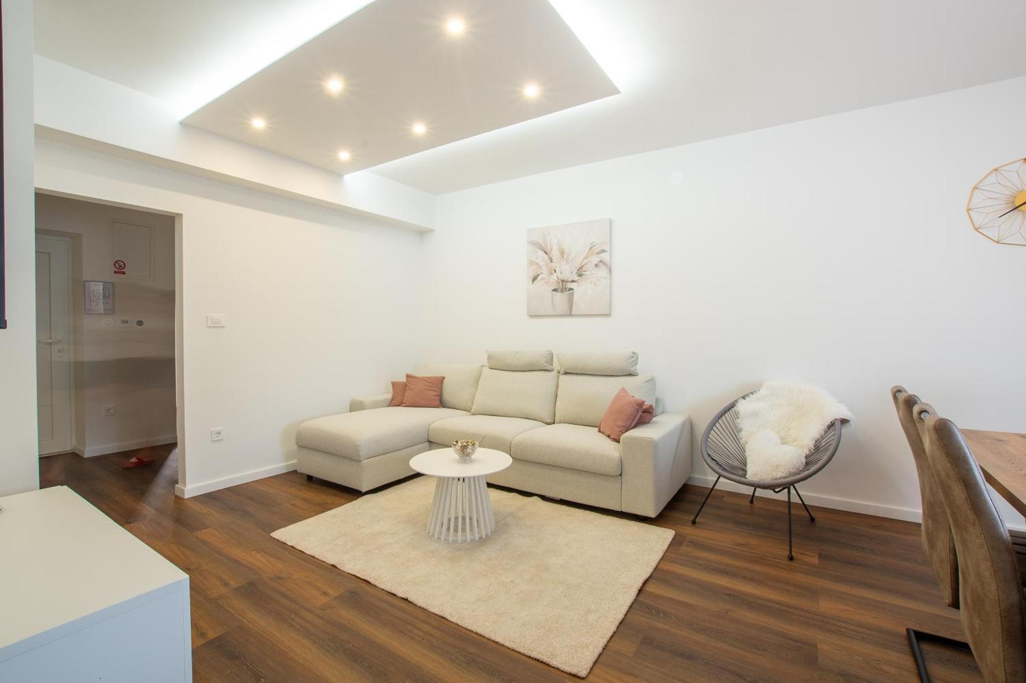 Apartman Valentina - Self Check In And Check Out Otocac Bagian luar foto