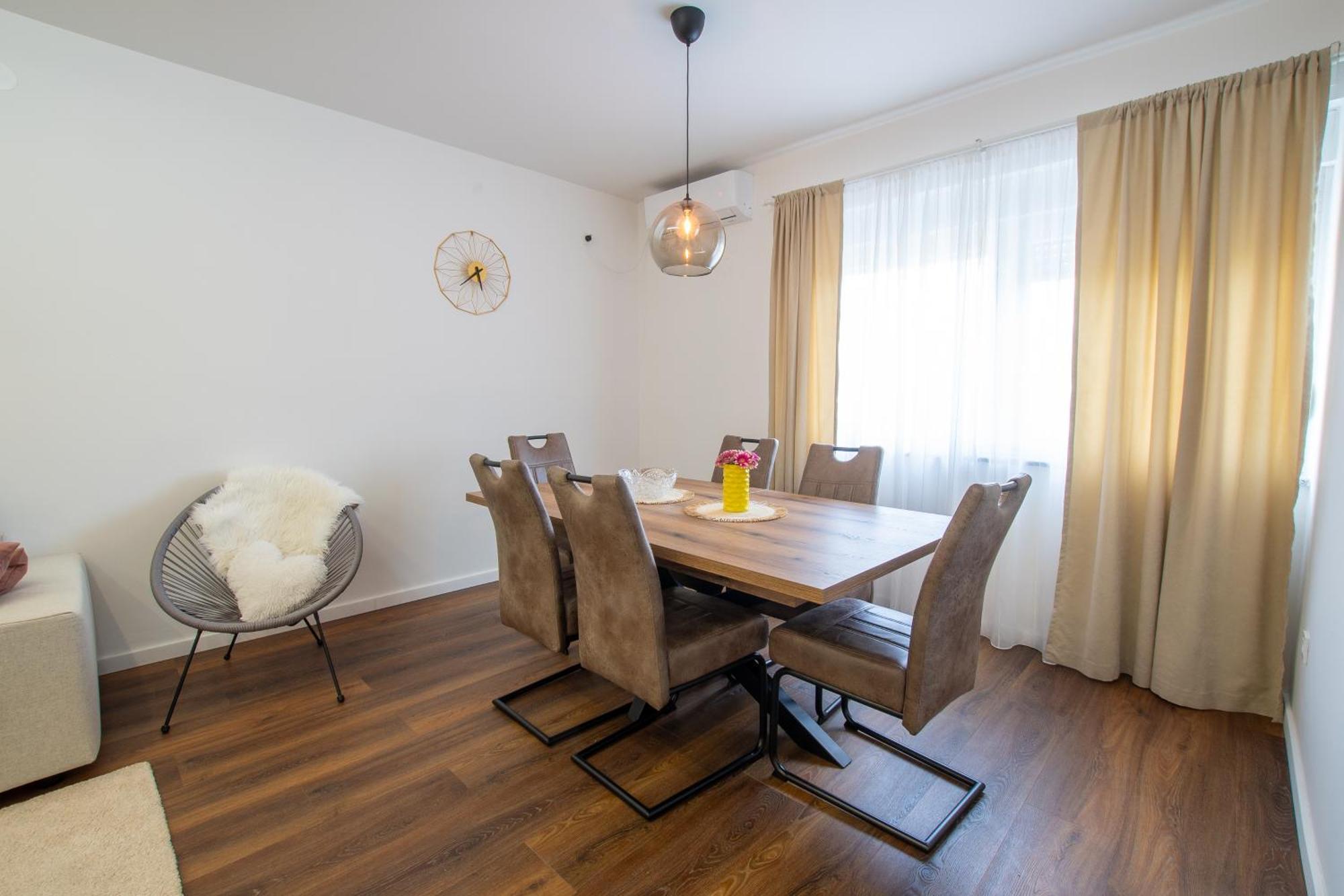 Apartman Valentina - Self Check In And Check Out Otocac Bagian luar foto