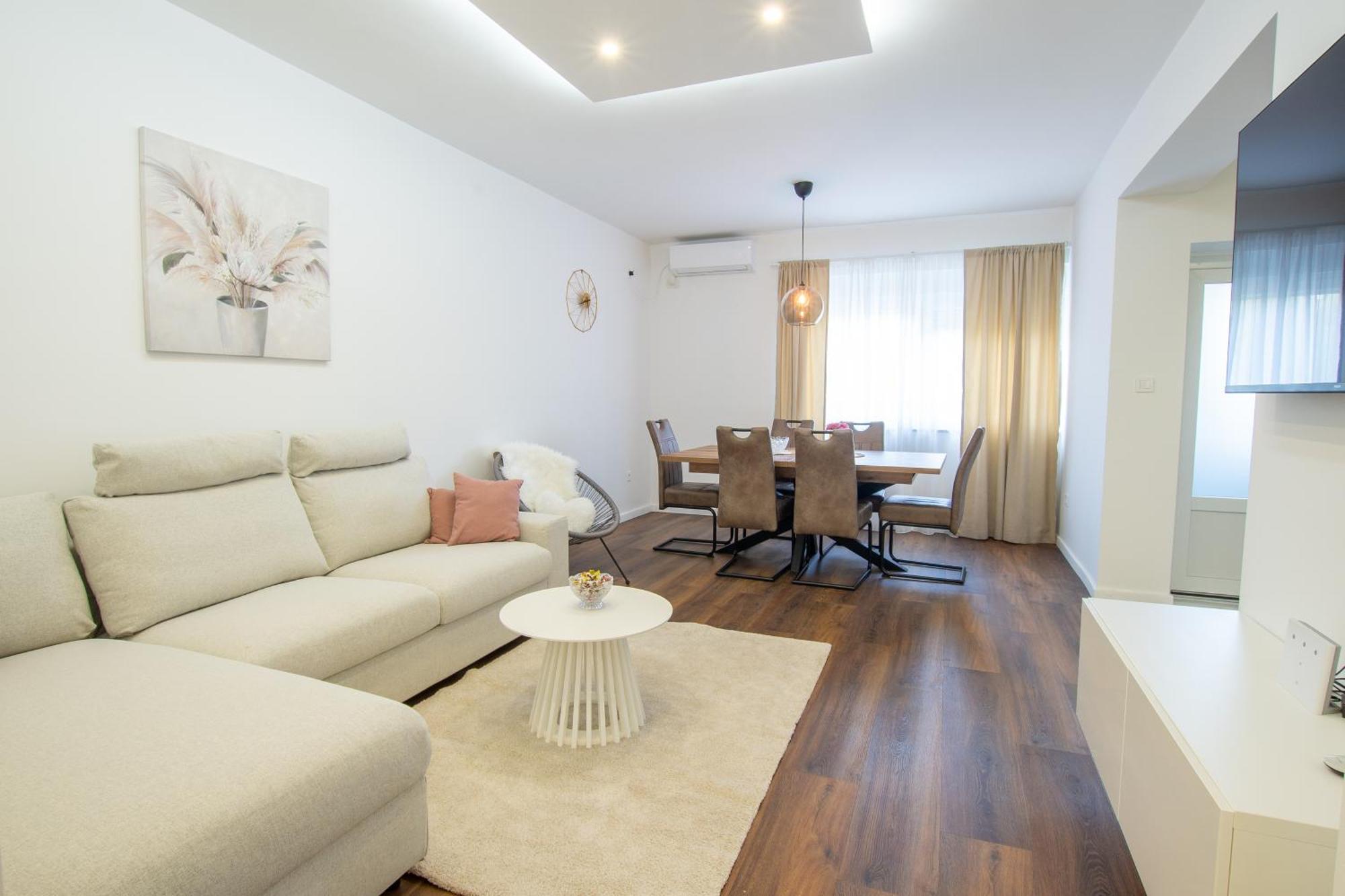 Apartman Valentina - Self Check In And Check Out Otocac Bagian luar foto