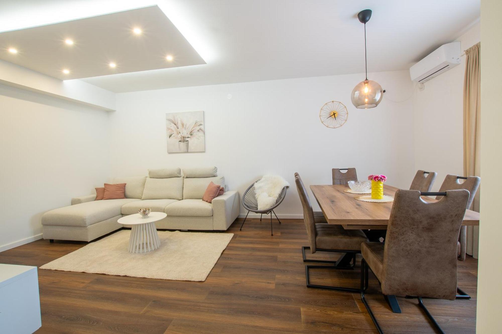 Apartman Valentina - Self Check In And Check Out Otocac Bagian luar foto