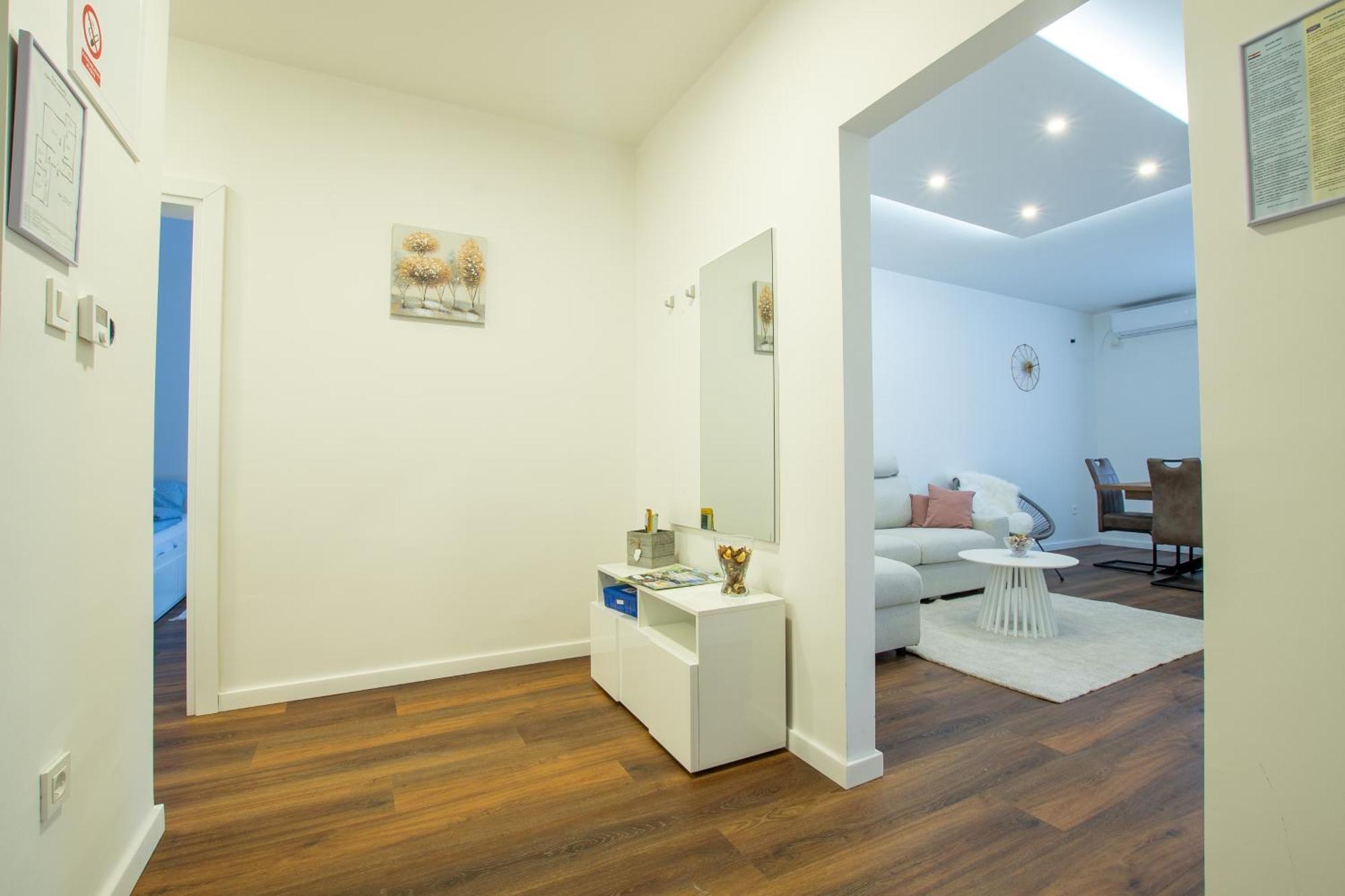 Apartman Valentina - Self Check In And Check Out Otocac Bagian luar foto