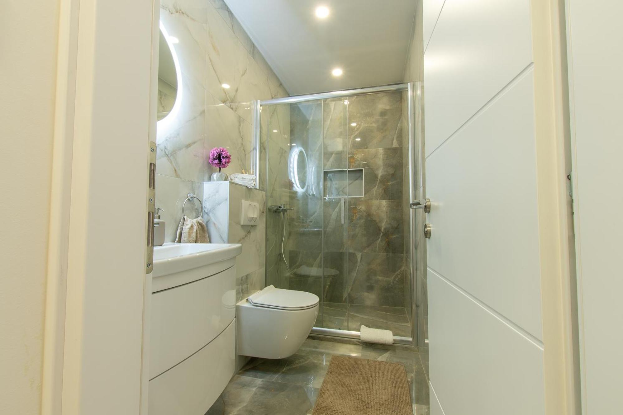 Apartman Valentina - Self Check In And Check Out Otocac Bagian luar foto