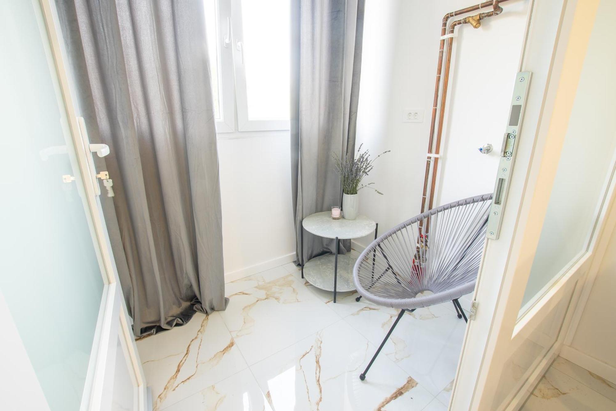 Apartman Valentina - Self Check In And Check Out Otocac Bagian luar foto