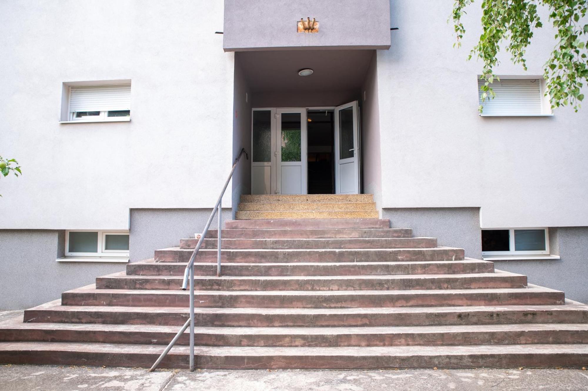 Apartman Valentina - Self Check In And Check Out Otocac Bagian luar foto